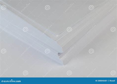 Papel Blanco En Blanco Para Escribir E Imprimir Textos Imagen De