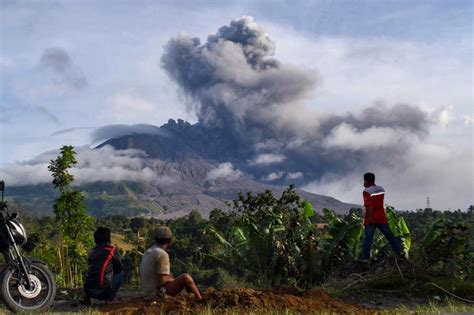 Flight Warning As Indonesia S Mt Sinabung Erupts Again Gma News Online