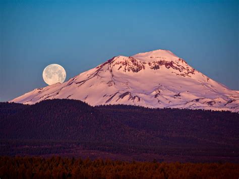 Sunrise Moonset Over South Sister Smithsonian Photo Contest