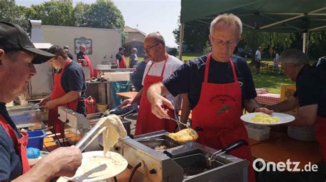 Schlange Stehen F R Schmankerl Beim Fischerfest In Eslarn Onetz