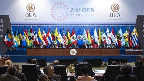 El surinamés Albert Ramdin es elegido nuevo secretario general de la OEA