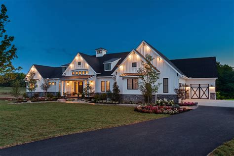 white farm house 1