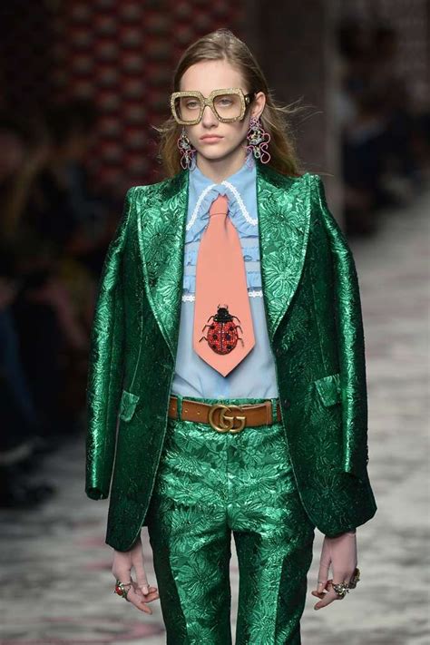 Gucci Le Mappe I Motivi Che Si Incrociano E Il Nude Look Delle Hipster Corriere It