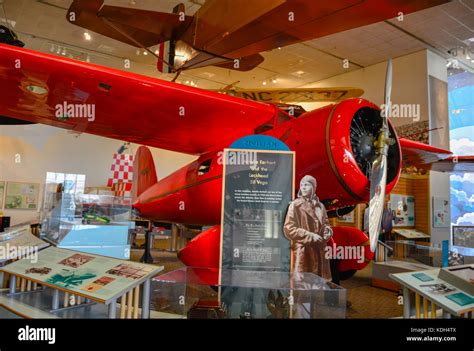 Amelia earhart plane hi-res stock photography and images - Alamy