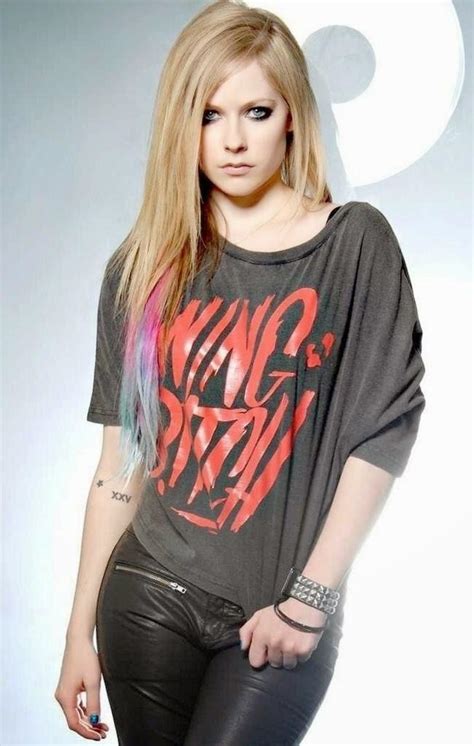 Naked Avril Lavigne Added By