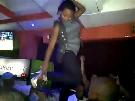 Chica Desnuda En La Fiesta XVIDEOS