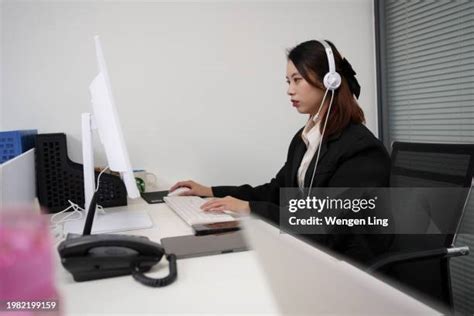call taker   premium high res pictures getty images