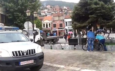 Theret me thikë një 19 vjeçar në Prizren ndodhet në rrezik për jetën