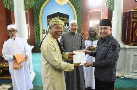 Tunaikan Ibadah Jum At Di Masjid Al Ittihad Wayhitam Pj Gubernur