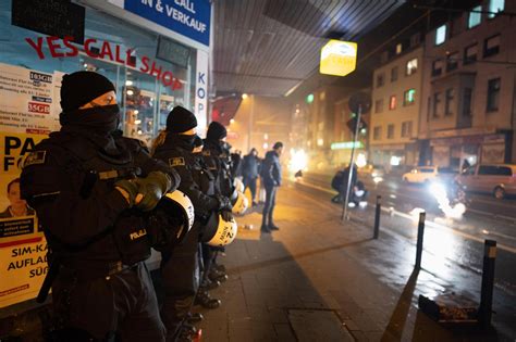 Tote und Verletzte in der Silvesternacht Polizei tobt über Böller