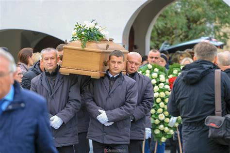 Pogrzeb Cezarego Olszewskiego Zwyci Zcy Ta Ca Z Gwiazdami