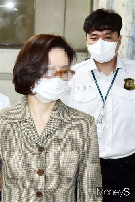 머니s포토 어느덧 19차 초점 잃은 정경심 교수 머니s