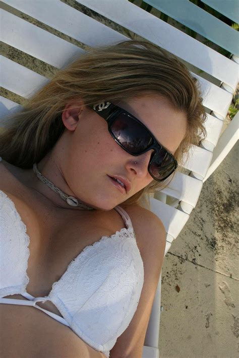 Samantha Goes Outside In Her Bra And Panties Porn Pictures Xxx Photos Sex Images Pictoa