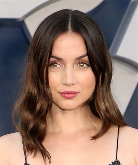 Ana De Armas Hairstyles And Haircuts Celebrity Hair Ideas