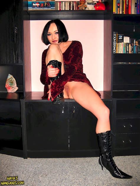 Solo Girl Maya Lifts Up Her Dress Dress To Show Her Ass 15 Photos