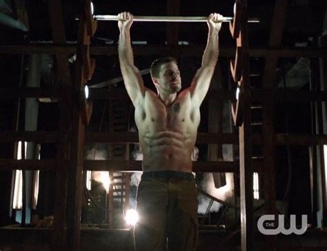 Arrow Star Stephen Amell Goes Shirtless