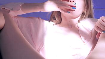 K Kira Loster Play With Her Ass With Fingers XVIDEOS