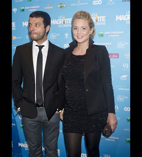 Vidéo Virginie Efira enceinte et amoureuse au côté de son compagnon