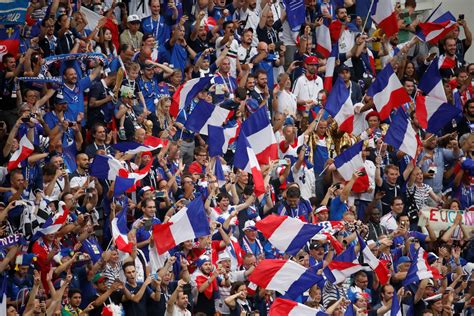 Grupo Pussy Riots Diz Ter Organizado Invas O De Campo Na Final Da Copa Exame