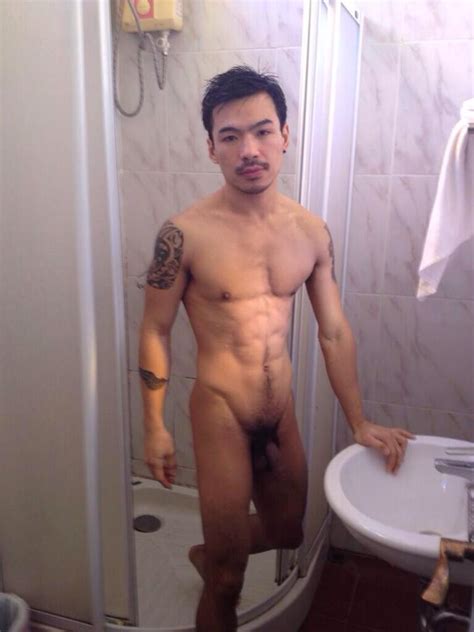 Naked Tattooed Hunk QueerClick