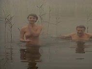 Naked Michèle Marian in Gelb ist nicht nur Farbe der Sonne