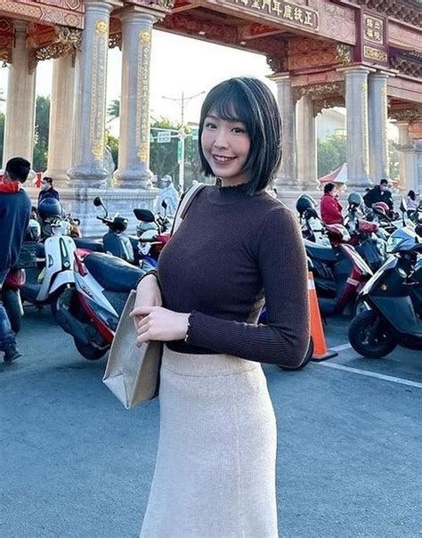 Hot girl xinh đẹp đi chùa cũng nổi tiếng vì quá gợi cảm Người đẹp Việt Giải Trí