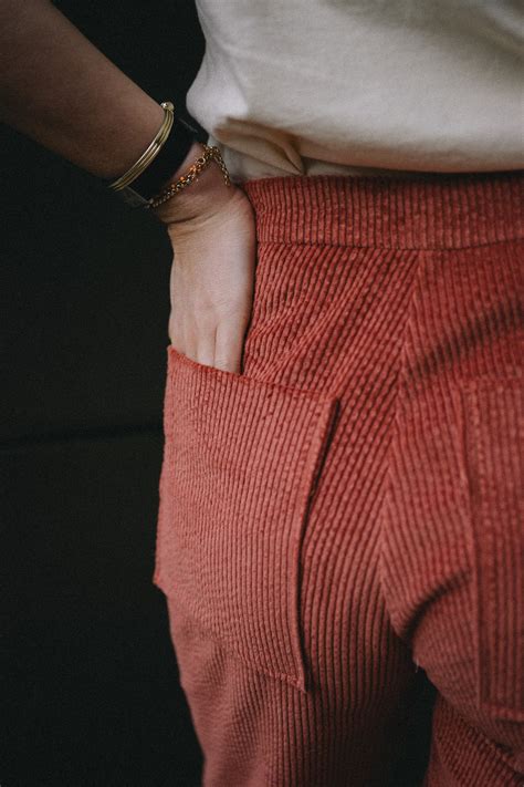 Le Blazer Et Le Pantalon Carotte D Atelier Brunette Cha S Hands