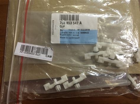 7L0853547A Клипса пластмассовая декоративная дверная планка (черный ...