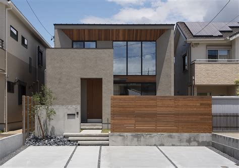 Modern House with Wooden Slats | 家 外観 おしゃれ モダン, 家 外観 シンプル ナチュラル, 外構 ...