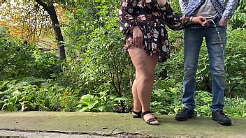 Madrastra sabe exactamente lo que está haciendo con mi polla en la calle XVIDEOS