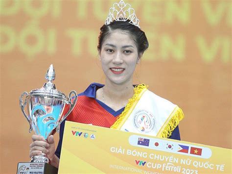 Hot girl bóng chuyền Kiều Trinh lập cú đúp giải Hoa khôi các cô gái VN gây sốt