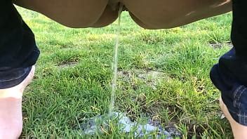 Orinar en el área de descanso XVIDEOS