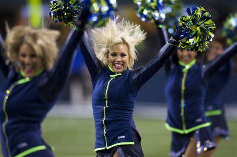 Hot Cheerleaders Around The NFL