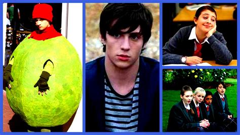 Its The Time to Chill: Angus, Thongs and Perfect Snogging (2008)