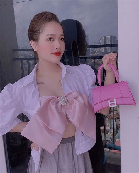 Là chủ tiệm nail nhưng bạn gái tin đồn của Quang Hải lại chỉ sơn móng màu nude thậm chí còn để