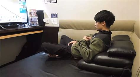 From The Side A Perverted College Student Who Is Horny At A Completely Private Room Internet