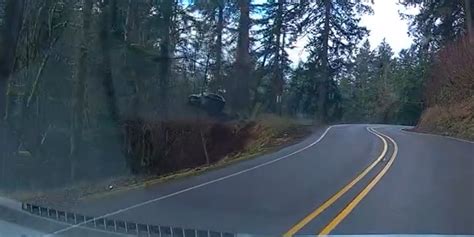 Video shows car driving off cliff in Clackamas County