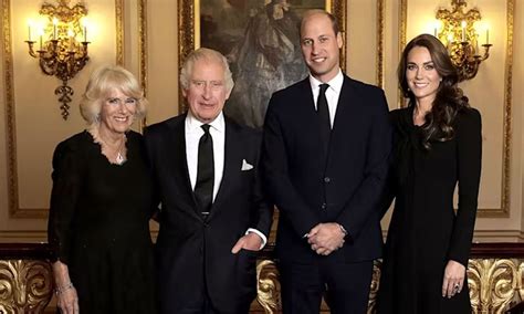 La Primera Foto Oficial De Carlos Iii Y Camilla Con Los Pr Ncipes De Gales