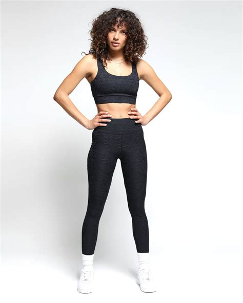 D Activewear Inc Shop Head Hesge Ch