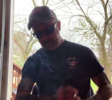 Hot Blue Collar Fella ThisVid