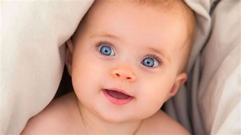 comment bebe souvre au monde