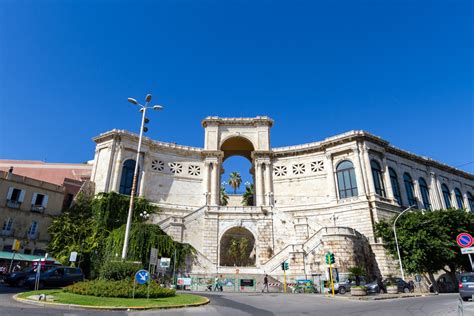 zwiedzanie historycznego miasta cagliari
