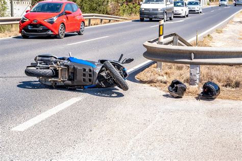 Al menos un motorista resulta herido en un accidente de tráfico en la