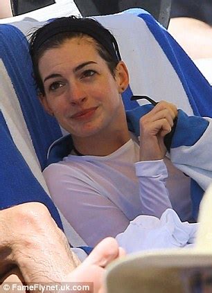Retro Bikini Anne Hathaway Looks Beauty In A Bikini As She Enjoys Her Honeymoon In Miami
