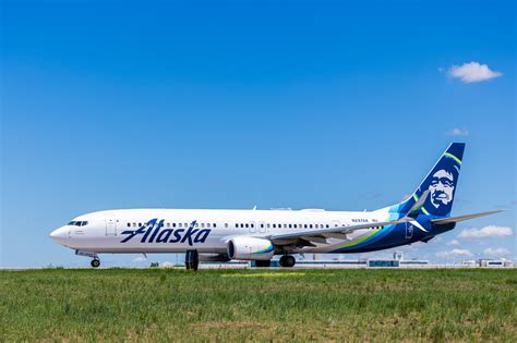 analyzed  aircraft operated  alaska airlines  hawaiian airlines