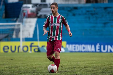 Perto de deixar o Fluminense Arthur se manifesta sobre acusação de