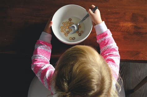 Tips for Managing Messy Eating Toddler Habits - Bloggy Moms Magazine