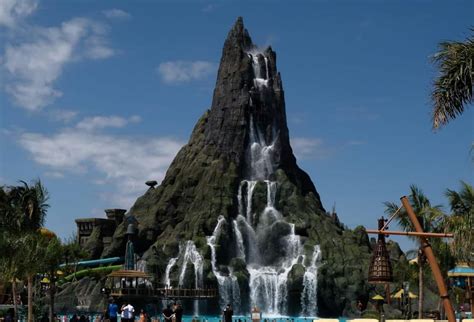 INSIDE LOOK: Volcano Bay’s centerpiece mountain hides thrilling ...