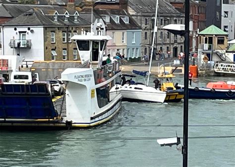 YACHT ON THE MEDINA CRASHES INTO BOW OF FLOATING BRIDGE - Isle of Wight