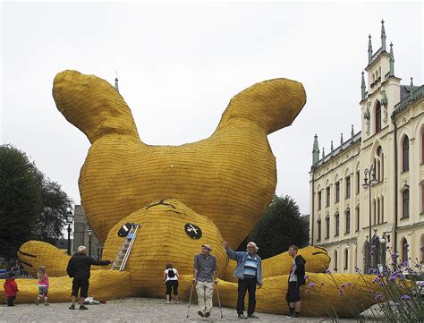 Гигантский желтый кролик » BigPicture.ru